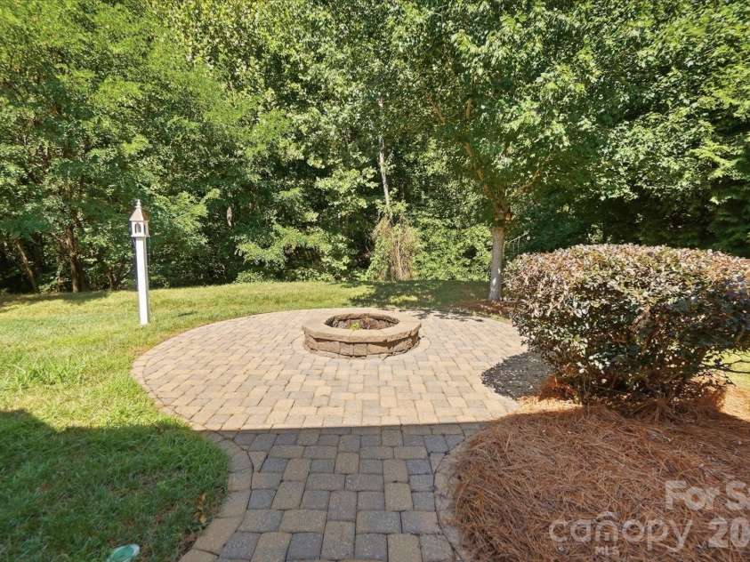 3076 Streamhaven Drive, Fort Mill, SC 29707.  MLS# CAR4403200, YatesRealty ID 37089. 