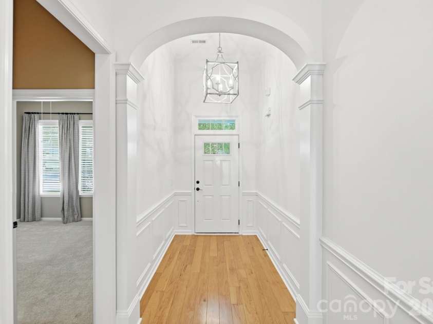 3076 Streamhaven Drive, Fort Mill, SC 29707.  MLS# CAR4403200, YatesRealty ID 37089. Entry Hall