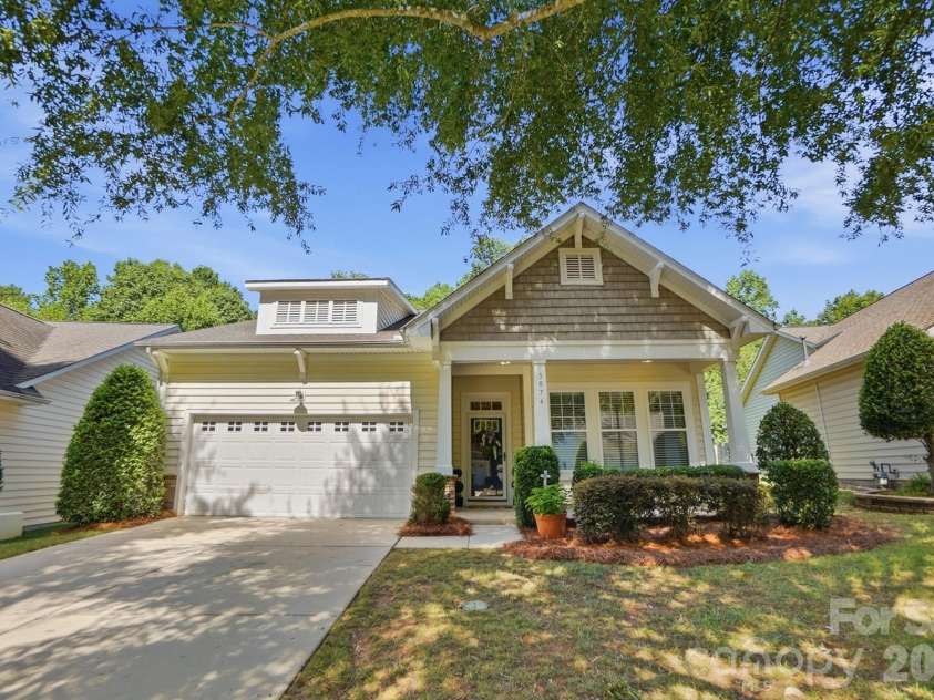 3076 Streamhaven Drive, Fort Mill, SC 29707.  MLS# CAR4403200, YatesRealty ID 37089. Front view