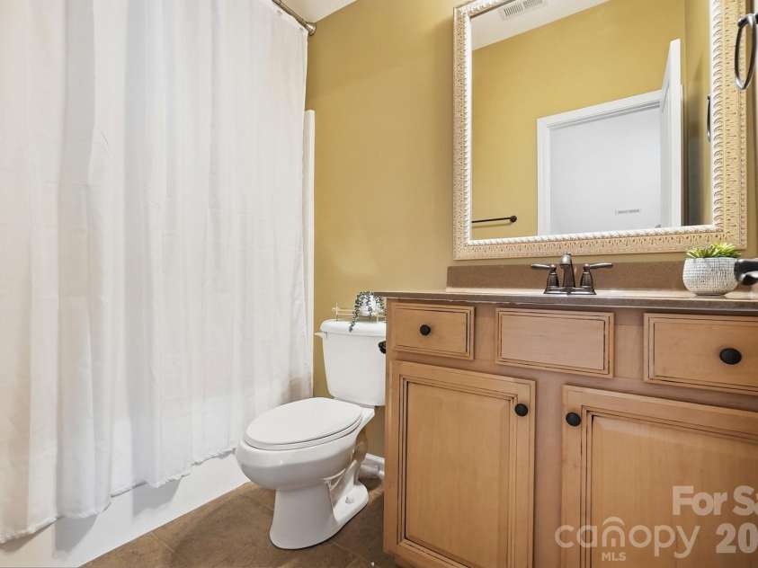 3076 Streamhaven Drive, Fort Mill, SC 29707.  MLS# CAR4403200, YatesRealty ID 37089. Guest Full Bath Upstairs