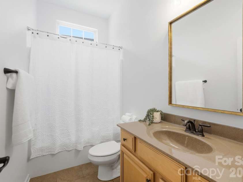 3076 Streamhaven Drive, Fort Mill, SC 29707.  MLS# CAR4403200, YatesRealty ID 37089. Guest  Full Bathroom