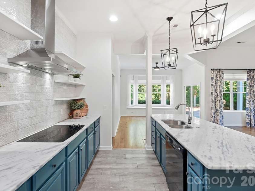 3076 Streamhaven Drive, Fort Mill, SC 29707.  MLS# CAR4403200, YatesRealty ID 37089. Marble Countertops