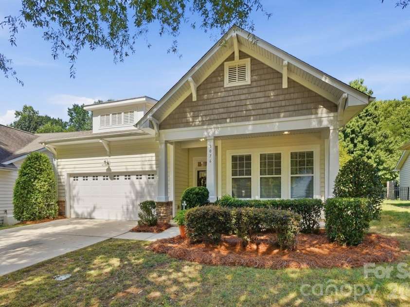 3076 Streamhaven Drive, Fort Mill, SC 29707.  MLS# CAR4403200, YatesRealty ID 37089. Spacious front porch