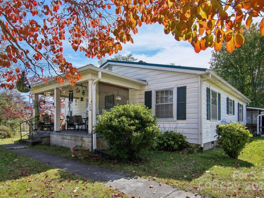 396 & 400 Will Hyatt Road, Waynesville, NC 28786.  MLS# CAR4191538, YatesRealty ID 3709. 