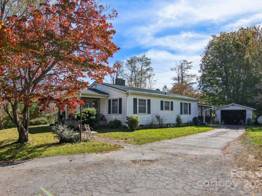 396 & 400 Will Hyatt Road, Waynesville, NC 28786.  MLS# CAR4191538, YatesRealty ID 3709. 