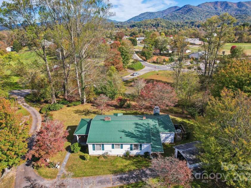 396 & 400 Will Hyatt Road, Waynesville, NC 28786.  MLS# CAR4191538, YatesRealty ID 3709. 