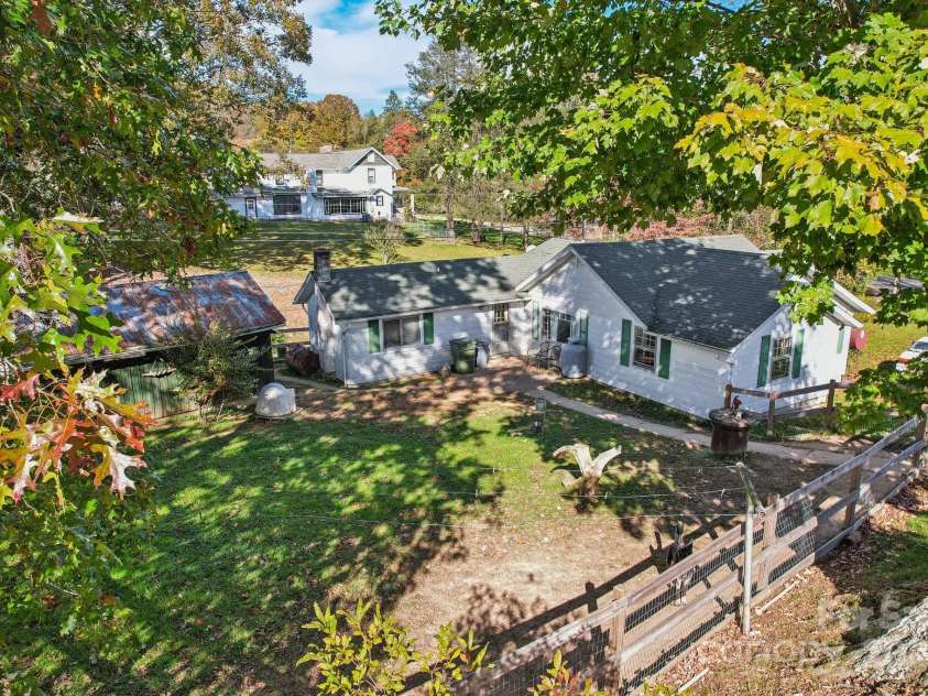 396 & 400 Will Hyatt Road, Waynesville, NC 28786.  MLS# CAR4191538, YatesRealty ID 3709. 