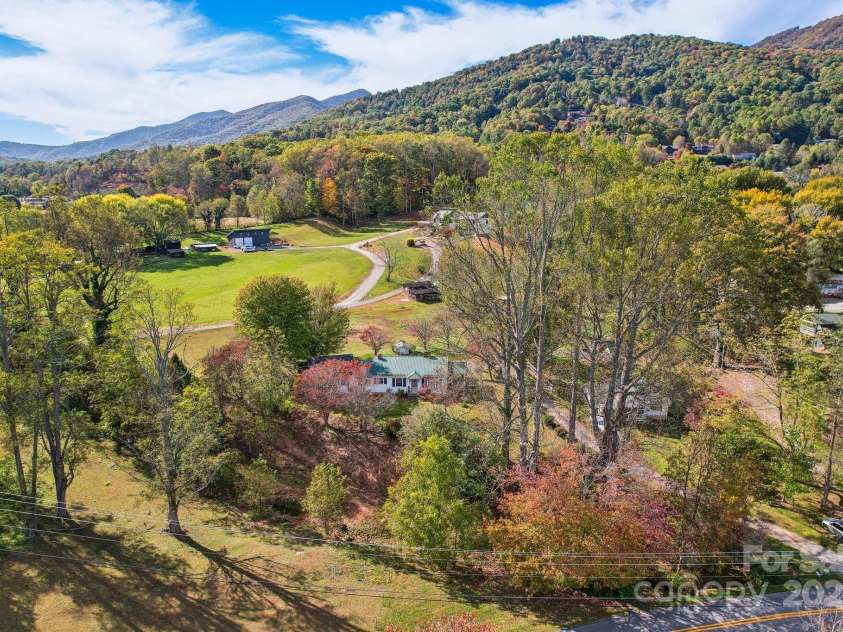 396 & 400 Will Hyatt Road, Waynesville, NC 28786.  MLS# CAR4191538, YatesRealty ID 3709. 