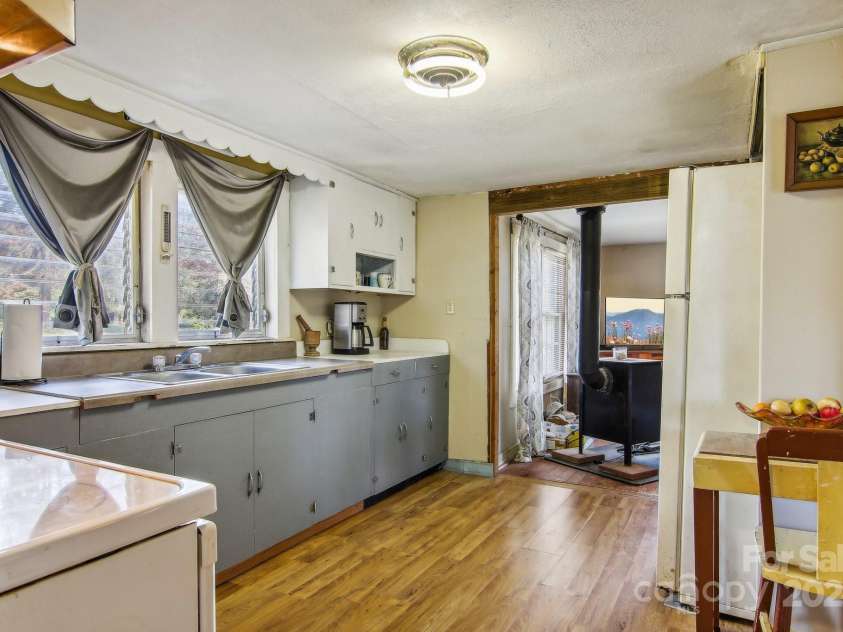 396 & 400 Will Hyatt Road, Waynesville, NC 28786.  MLS# CAR4191538, YatesRealty ID 3709. 