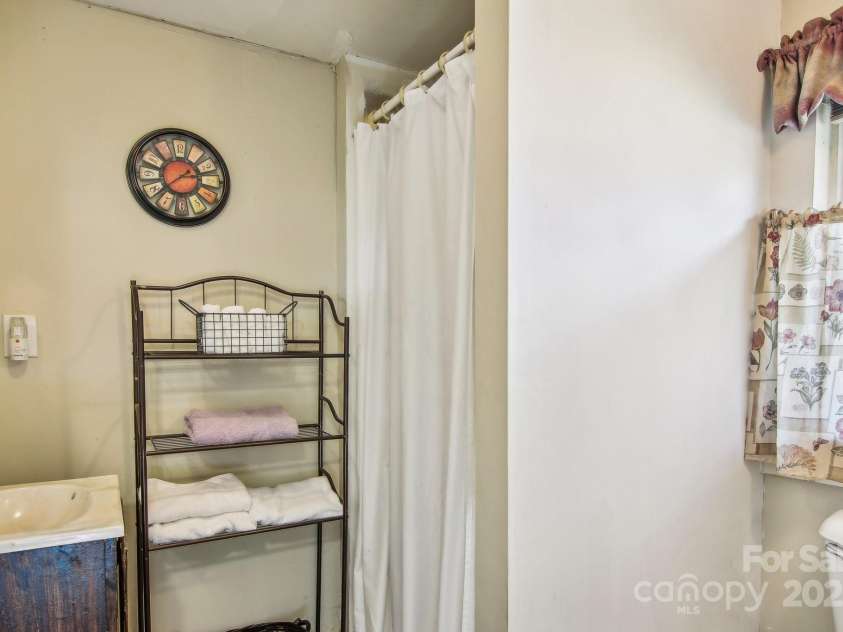 396 & 400 Will Hyatt Road, Waynesville, NC 28786.  MLS# CAR4191538, YatesRealty ID 3709. Bathroom, 396 Will Hyatt