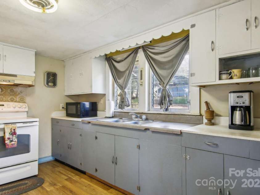 396 & 400 Will Hyatt Road, Waynesville, NC 28786.  MLS# CAR4191538, YatesRealty ID 3709. Kitchen, 396 Will Hyatt