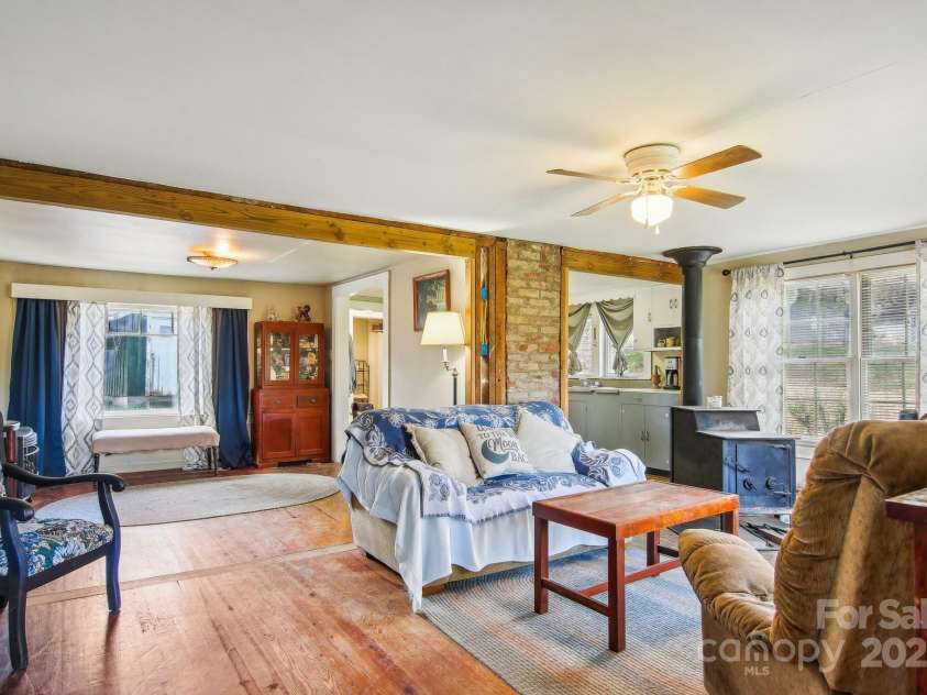 396 & 400 Will Hyatt Road, Waynesville, NC 28786.  MLS# CAR4191538, YatesRealty ID 3709. Living room, 396 Will Hyatt
