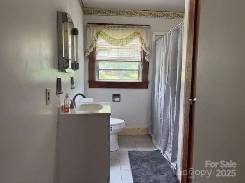 396 & 400 Will Hyatt Road, Waynesville, NC 28786.  MLS# CAR4191538, YatesRealty ID 3709. Newly renovated bathroom, 400 Will Hyatt