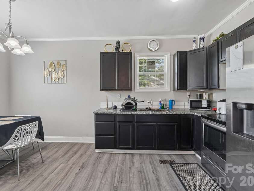 506 BRATTON Street, Chester, SC 29706.  MLS# CAR4398062, YatesRealty ID 37090. Kitchen