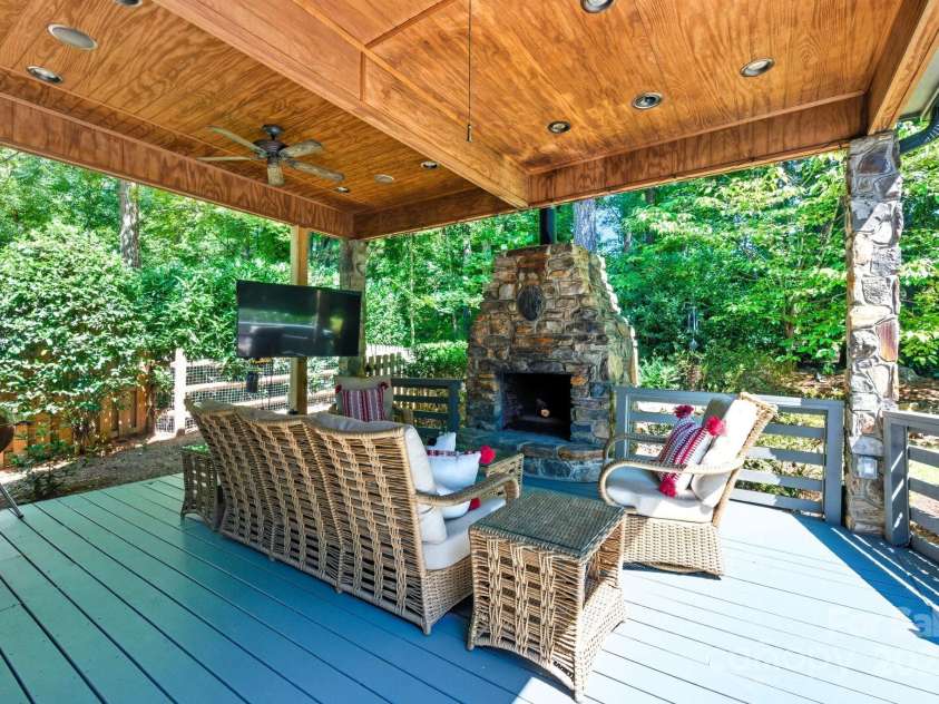 241 Pat Stough Lane, Davidson, NC 28036.  MLS# CAR4300062, YatesRealty ID 37091. 