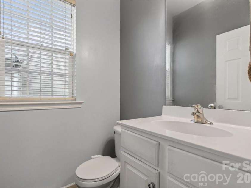 11251 Cypress View Drive, Charlotte, NC 28262.  MLS# CAR4404294, YatesRealty ID 37092. Half bath on main