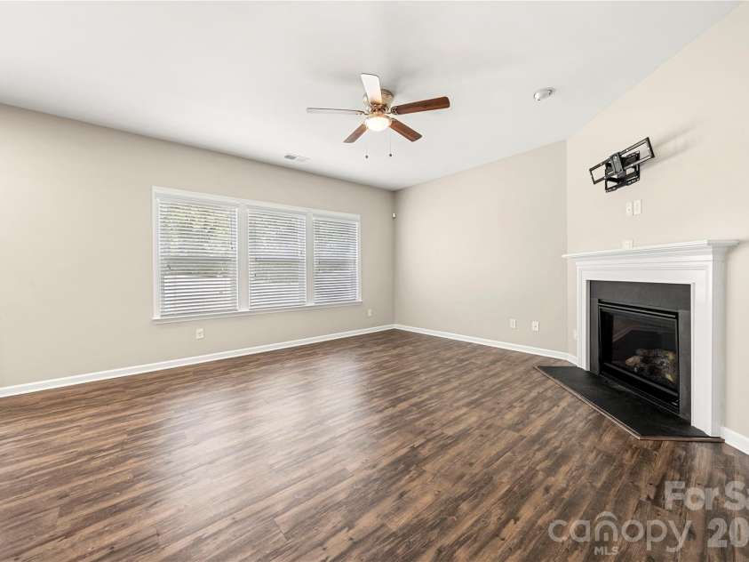 4628 Meshack Avenue, Charlotte, NC 28213.  MLS# CAR4404460, YatesRealty ID 37093. 