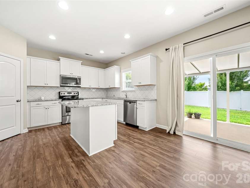4628 Meshack Avenue, Charlotte, NC 28213.  MLS# CAR4404460, YatesRealty ID 37093. 