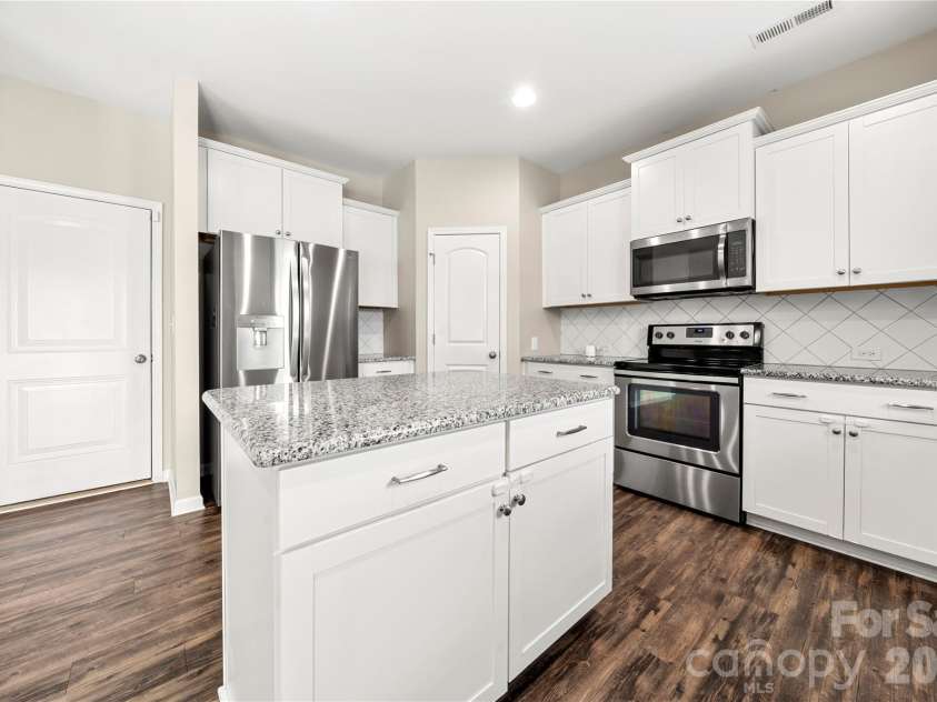 4628 Meshack Avenue, Charlotte, NC 28213.  MLS# CAR4404460, YatesRealty ID 37093. 