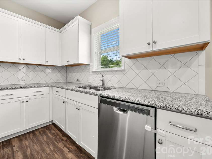 4628 Meshack Avenue, Charlotte, NC 28213.  MLS# CAR4404460, YatesRealty ID 37093. 