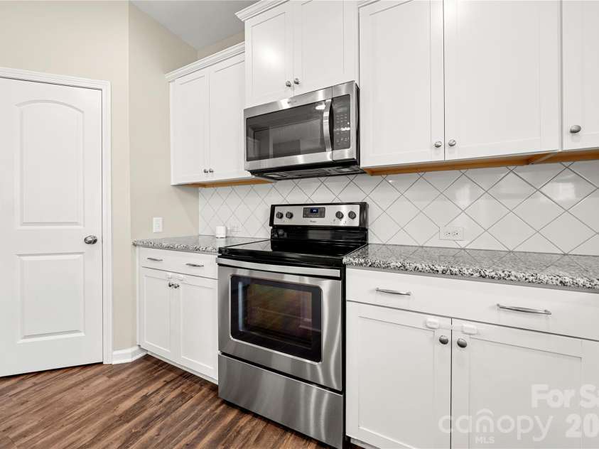 4628 Meshack Avenue, Charlotte, NC 28213.  MLS# CAR4404460, YatesRealty ID 37093. 