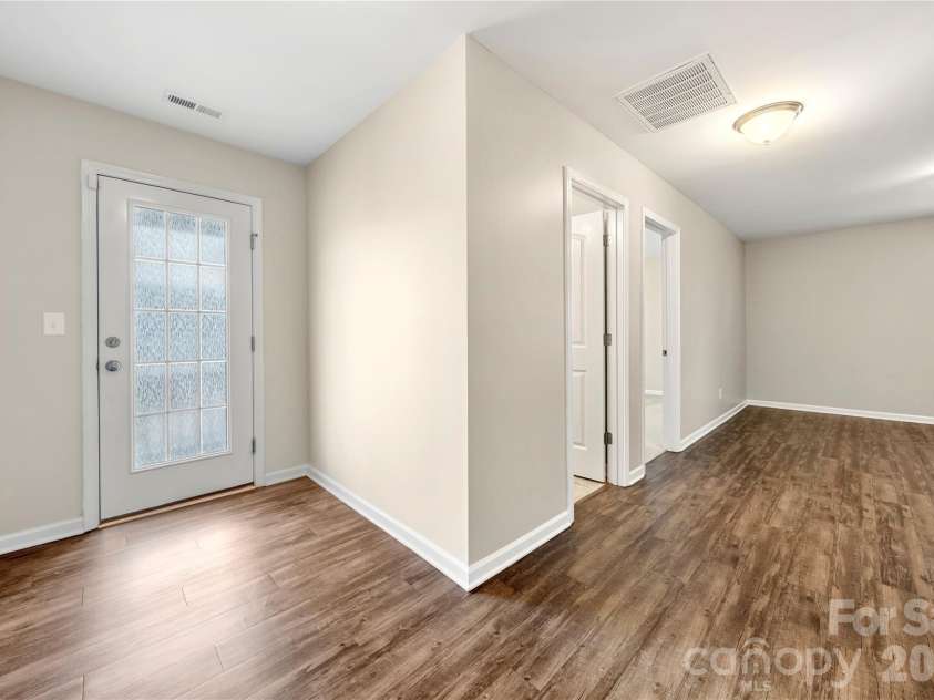 4628 Meshack Avenue, Charlotte, NC 28213.  MLS# CAR4404460, YatesRealty ID 37093. 