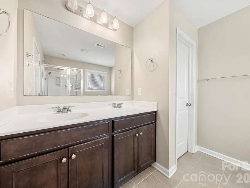 4628 Meshack Avenue, Charlotte, NC 28213.  MLS# CAR4404460, YatesRealty ID 37093. 