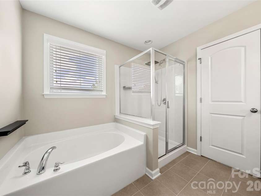 4628 Meshack Avenue, Charlotte, NC 28213.  MLS# CAR4404460, YatesRealty ID 37093. 