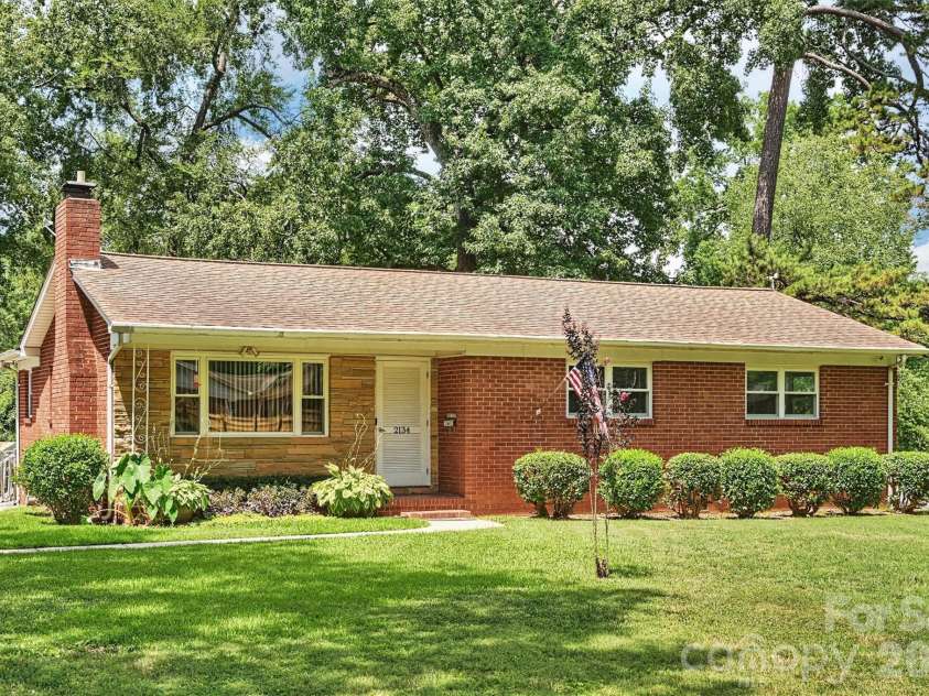 2134 Bromwich Road, Charlotte, NC 28208.  MLS# CAR4402911, YatesRealty ID 37096. 
