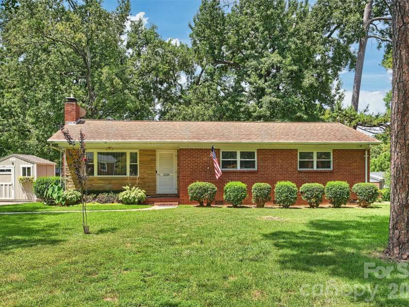 2134 Bromwich Road, Charlotte, NC 28208.  MLS# CAR4402911, YatesRealty ID 37096. 