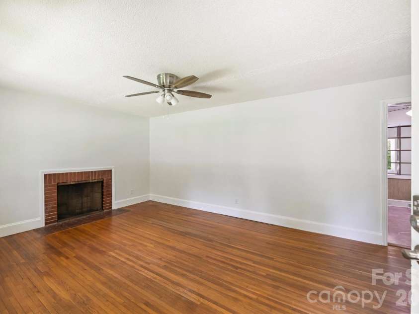 2134 Bromwich Road, Charlotte, NC 28208.  MLS# CAR4402911, YatesRealty ID 37096. 