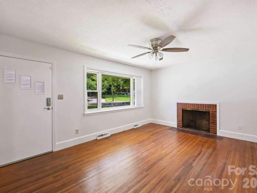 2134 Bromwich Road, Charlotte, NC 28208.  MLS# CAR4402911, YatesRealty ID 37096. 
