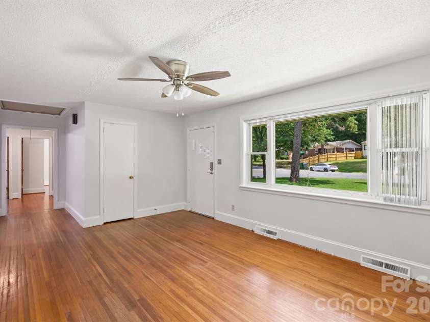 2134 Bromwich Road, Charlotte, NC 28208.  MLS# CAR4402911, YatesRealty ID 37096. 
