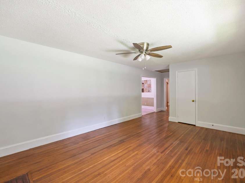 2134 Bromwich Road, Charlotte, NC 28208.  MLS# CAR4402911, YatesRealty ID 37096. 