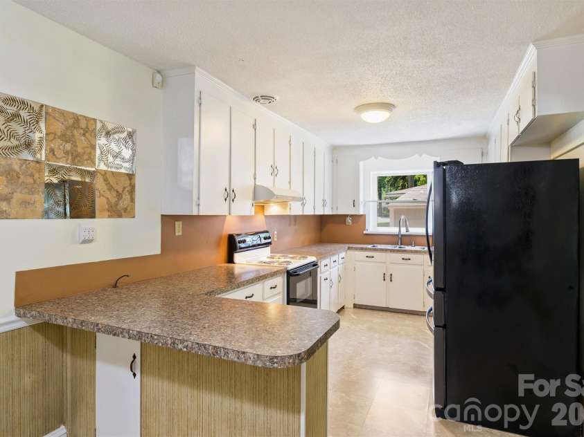 2134 Bromwich Road, Charlotte, NC 28208.  MLS# CAR4402911, YatesRealty ID 37096. 