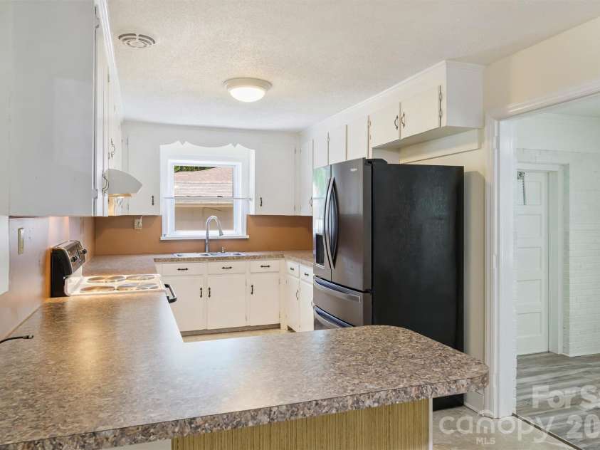 2134 Bromwich Road, Charlotte, NC 28208.  MLS# CAR4402911, YatesRealty ID 37096. 