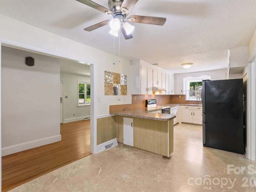 2134 Bromwich Road, Charlotte, NC 28208.  MLS# CAR4402911, YatesRealty ID 37096. 