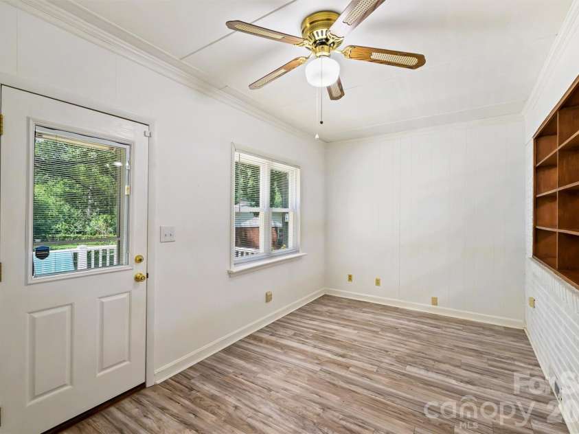 2134 Bromwich Road, Charlotte, NC 28208.  MLS# CAR4402911, YatesRealty ID 37096. 