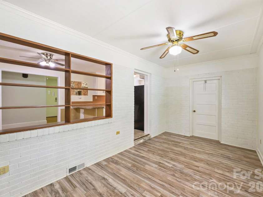 2134 Bromwich Road, Charlotte, NC 28208.  MLS# CAR4402911, YatesRealty ID 37096. 