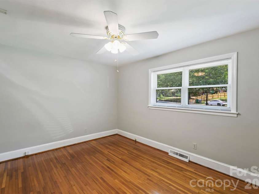 2134 Bromwich Road, Charlotte, NC 28208.  MLS# CAR4402911, YatesRealty ID 37096. 