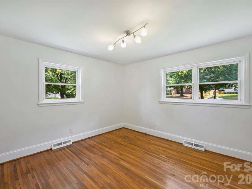 2134 Bromwich Road, Charlotte, NC 28208.  MLS# CAR4402911, YatesRealty ID 37096. 