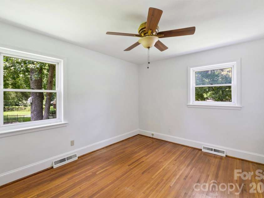 2134 Bromwich Road, Charlotte, NC 28208.  MLS# CAR4402911, YatesRealty ID 37096. 