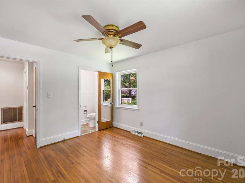 2134 Bromwich Road, Charlotte, NC 28208.  MLS# CAR4402911, YatesRealty ID 37096. 
