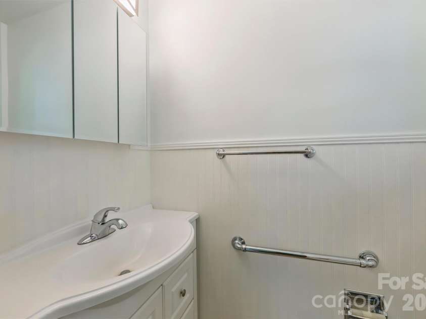 2134 Bromwich Road, Charlotte, NC 28208.  MLS# CAR4402911, YatesRealty ID 37096. 