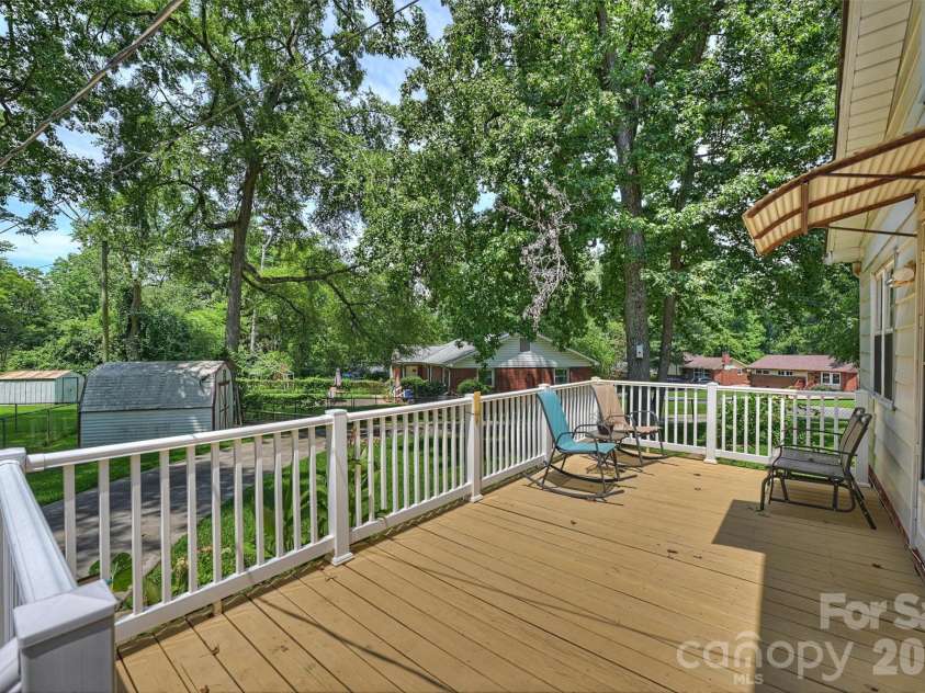 2134 Bromwich Road, Charlotte, NC 28208.  MLS# CAR4402911, YatesRealty ID 37096. 