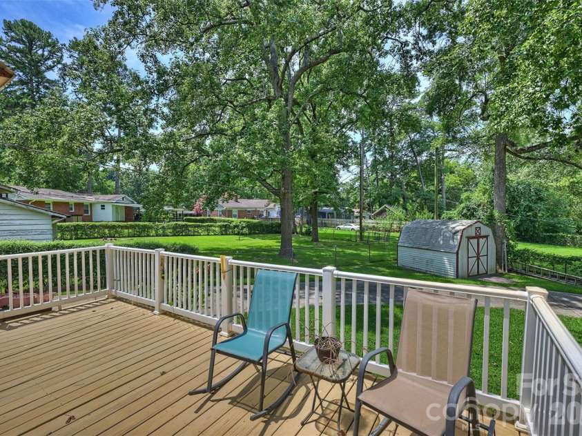 2134 Bromwich Road, Charlotte, NC 28208.  MLS# CAR4402911, YatesRealty ID 37096. 