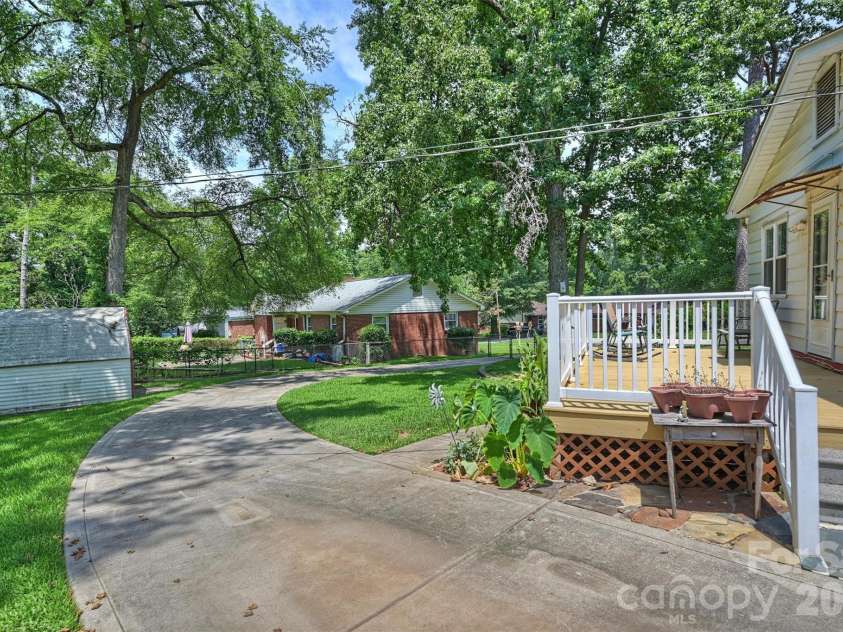 2134 Bromwich Road, Charlotte, NC 28208.  MLS# CAR4402911, YatesRealty ID 37096. 