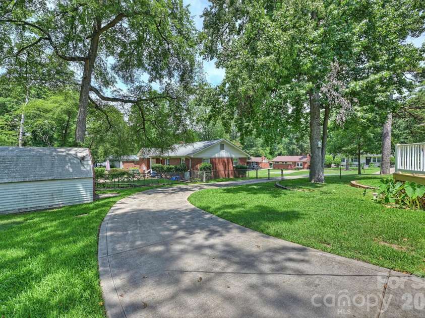 2134 Bromwich Road, Charlotte, NC 28208.  MLS# CAR4402911, YatesRealty ID 37096. 