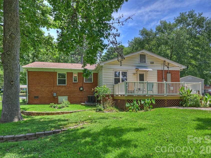 2134 Bromwich Road, Charlotte, NC 28208.  MLS# CAR4402911, YatesRealty ID 37096. 