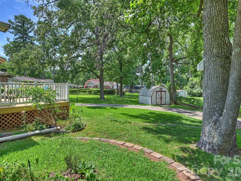 2134 Bromwich Road, Charlotte, NC 28208.  MLS# CAR4402911, YatesRealty ID 37096. 